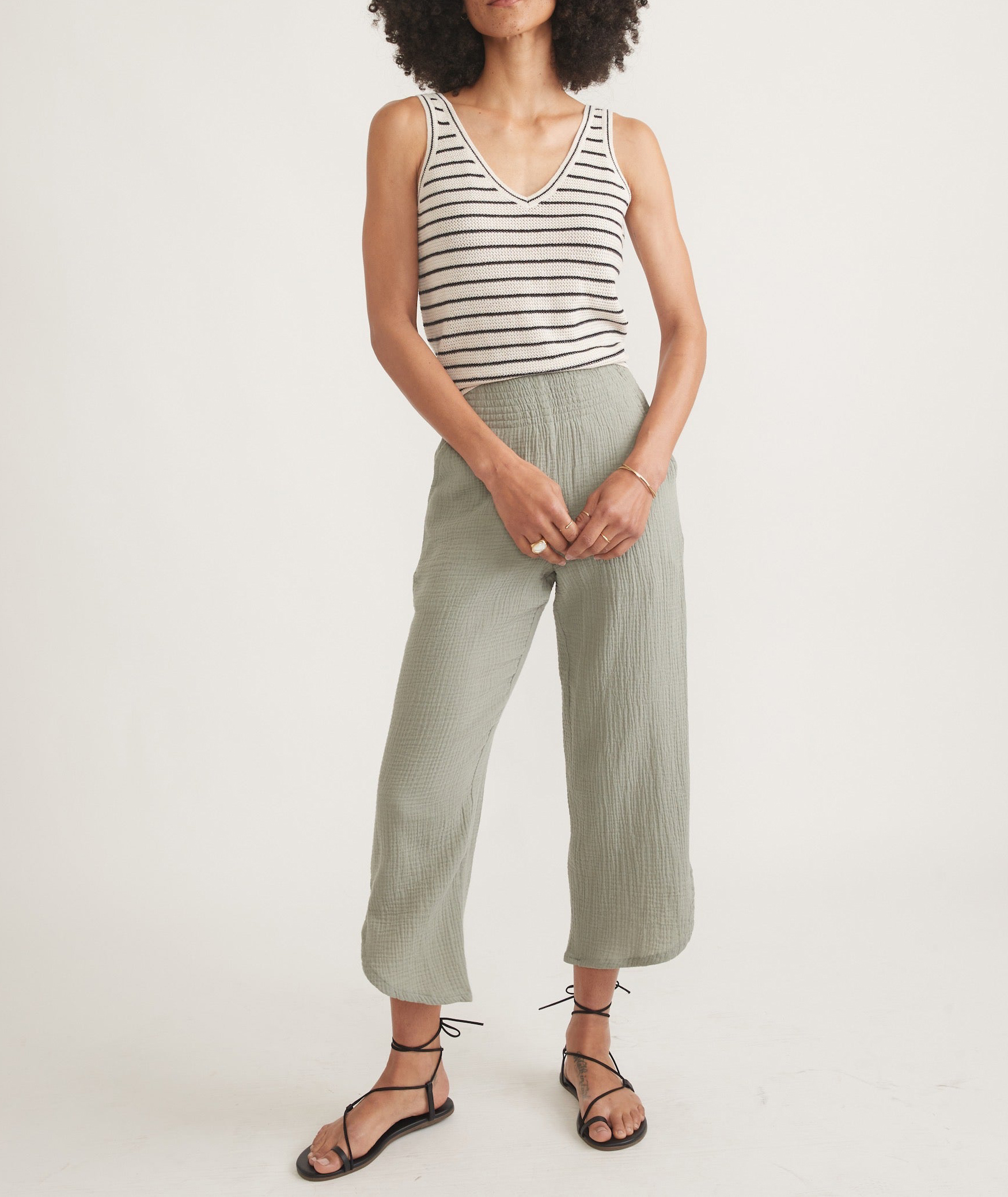 Olive Green Textured Cropped Pants - notariosoax