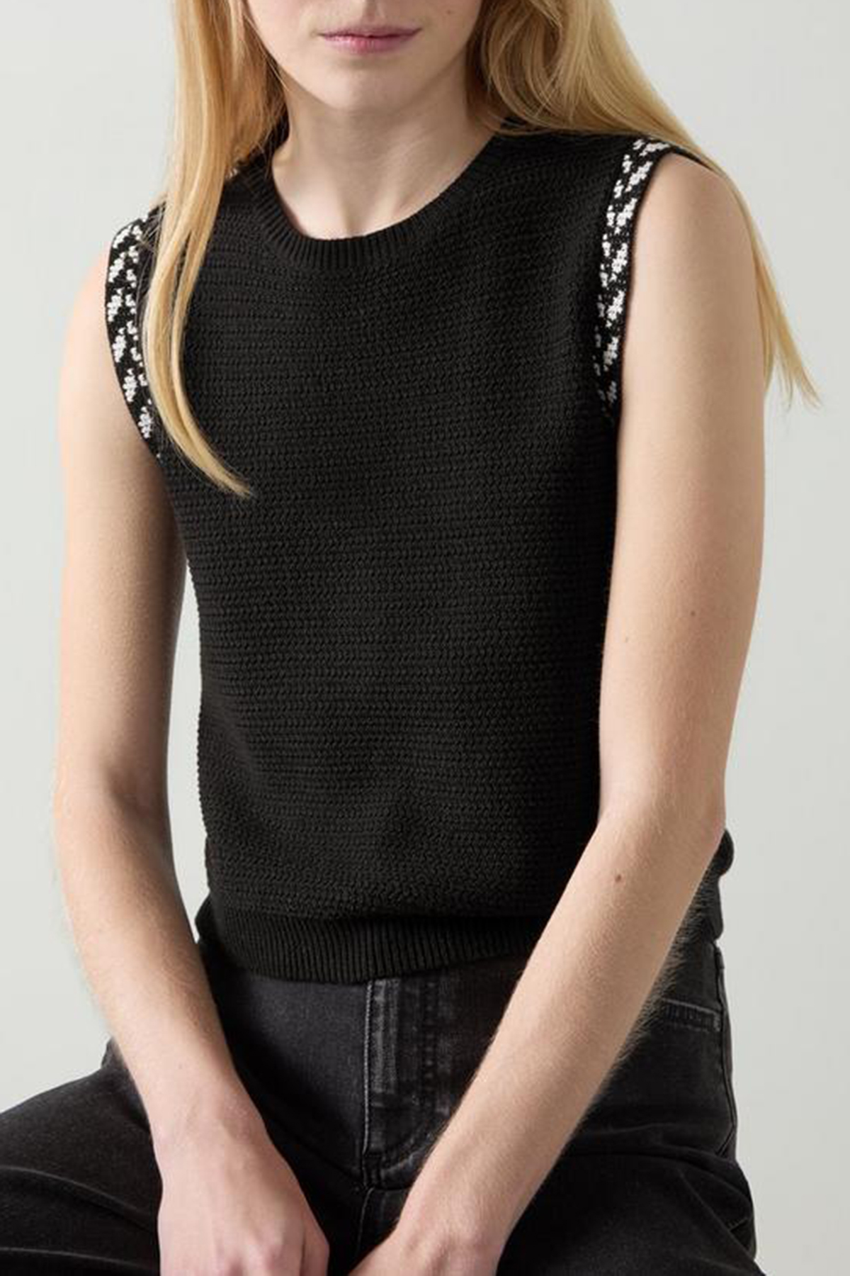 Black Cream Sleeveless Tank Knitted Top - notariosoax