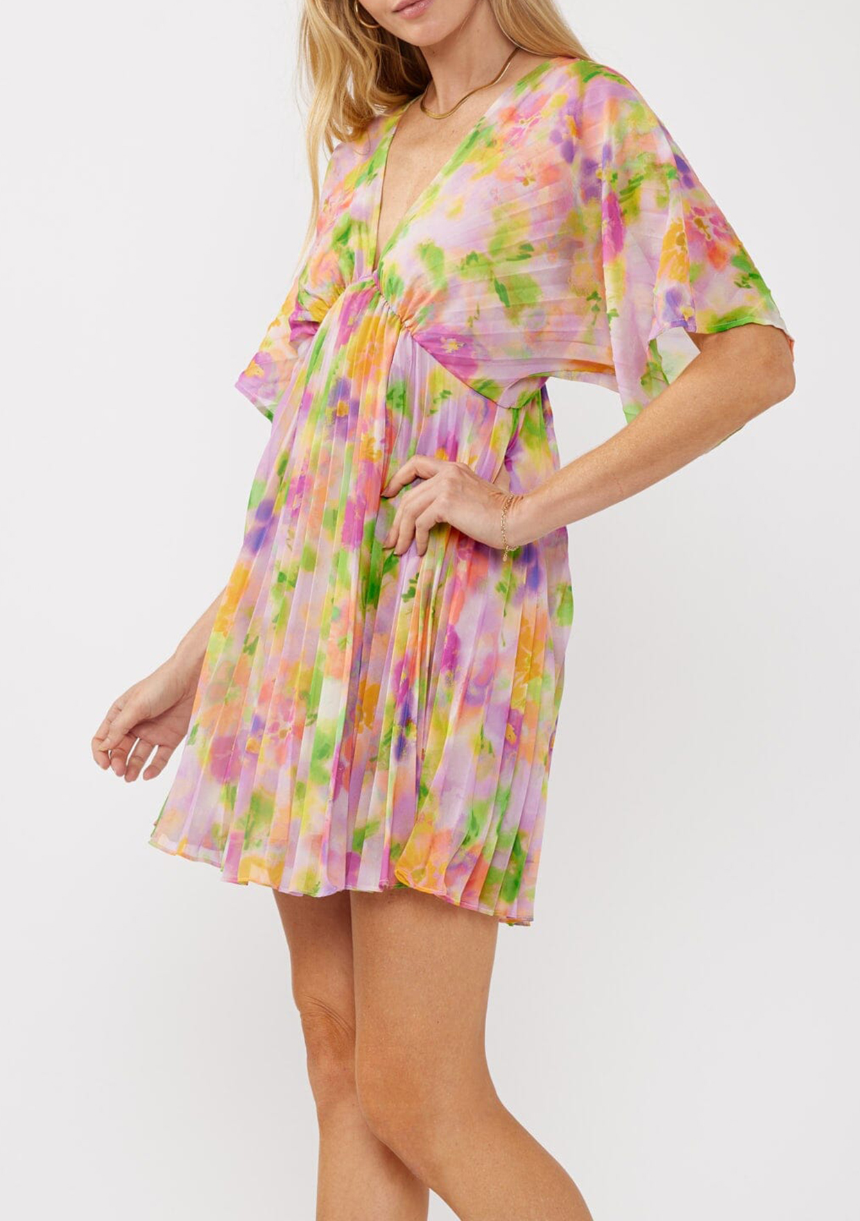 Pleated Floral V-Neck Dress - notariosoax