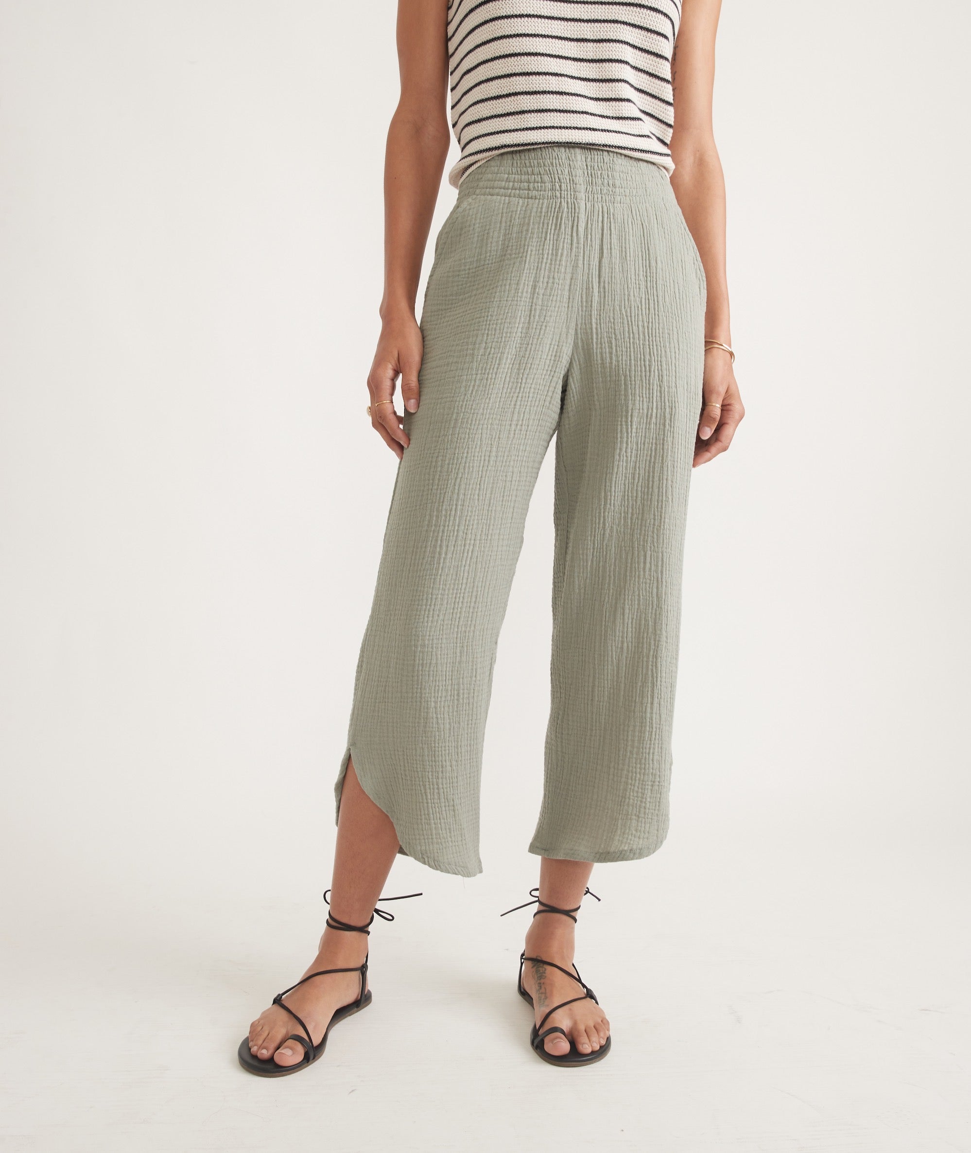 Olive Green Textured Cropped Pants - notariosoax
